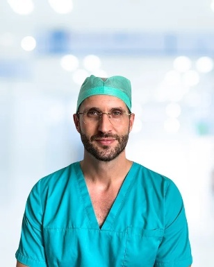 Stef Smeets, Chirurg bij Dr. Brinkmann Kliniek